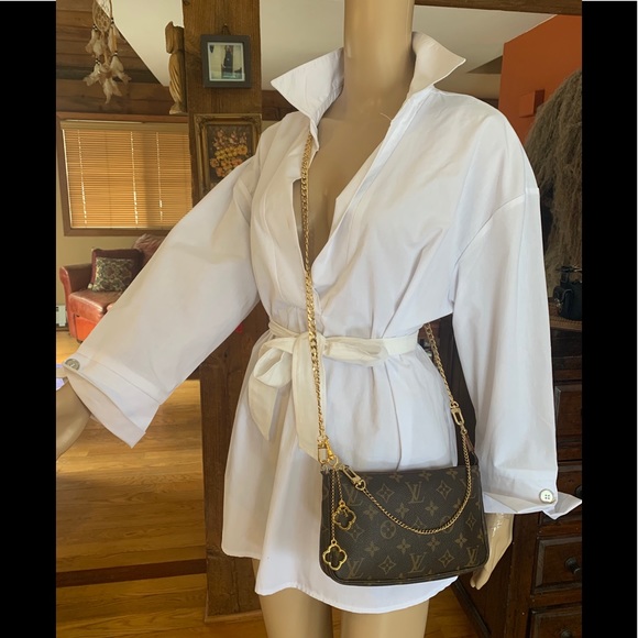 ❌❌SOLD❌❌ 💙AUTH💯LV POCHETTE SOLD OUT@LV FAB💙 - Picture 2 of 14